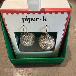 Piper Gold and Silver Sparkling “Disco Ball”Earrings
Add some fun and flare✨✨